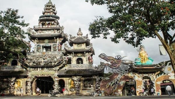 Chùa Ve Chai Đà Lạt