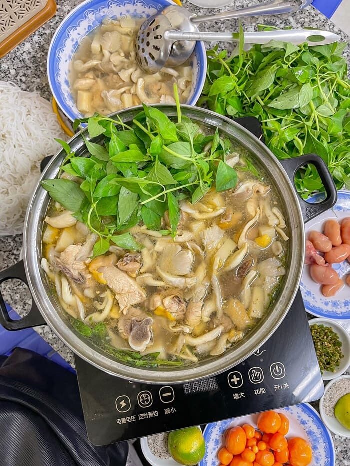Lẩu Gà Lá É Tao Ngộ Đà Lạt Trải Nghiệm Ẩm Thực Không Thể Bỏ Qua