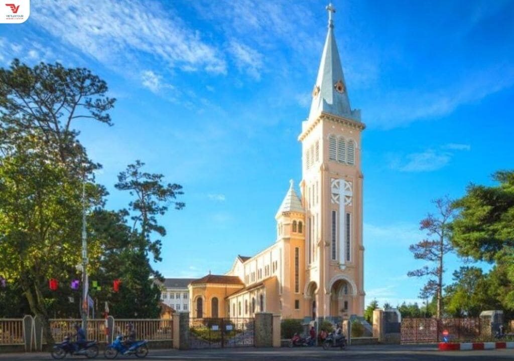 Nhà Thờ Con Gà Đà Lạt
